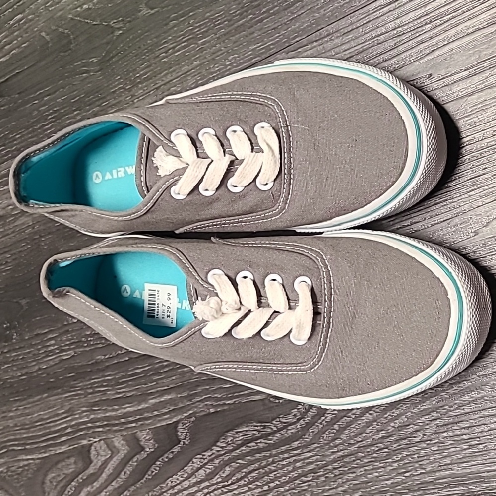 Airwalk tennis shoes like new Size 7. Gray with teal stripe around sole of shoe.